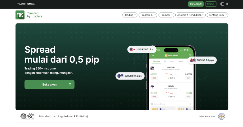 Halaman utama situs FBS dengan informasi spread mulai dari 0,5 pip dan pratinjau aplikasi trading di ponsel.