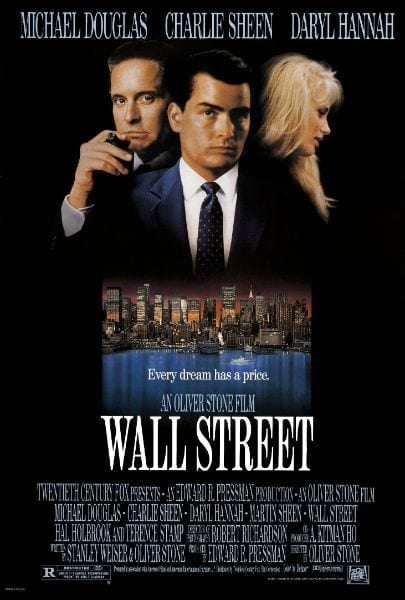 Póster de Wall Street con Michael Douglas, Charlie Sheen y Daryl Hannah sobre el horizonte de Nueva York.
