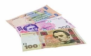 купюри готівкою в гривнях 100 та 200